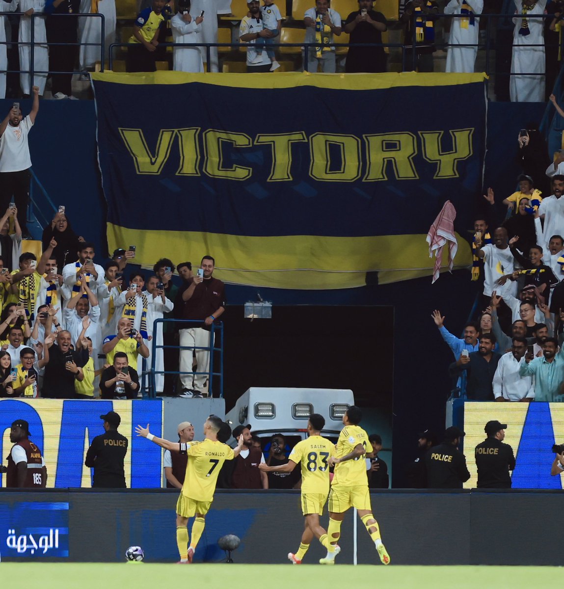 أنا هُنا 🐐