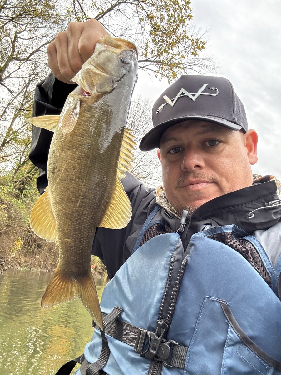 MrD_WHS's tweet photo. Nice cold morning in the kayak for some smallmouth fishing. https://t.co/5abizeAIUm