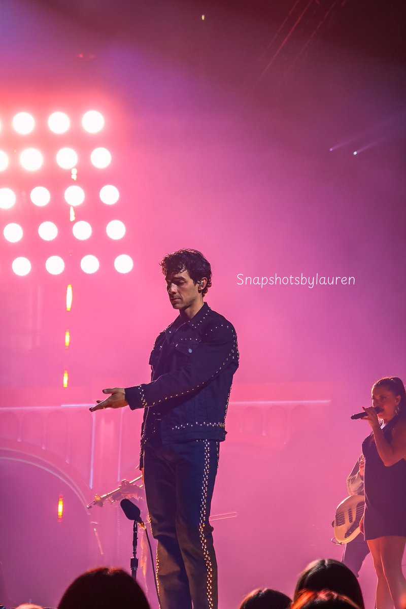 Jonas Brothers || @ Golden 1 Center 

09 • 26• 25 

#jonasbrothers #greetingsfromyourhometowntour #nickjonas #joejonas #kevinjonas #sacramento #pointandshootconcertphotography  #snapshotsbylauren #concertphotography #photographer #cannong7xmarkii #livemusicphotographer