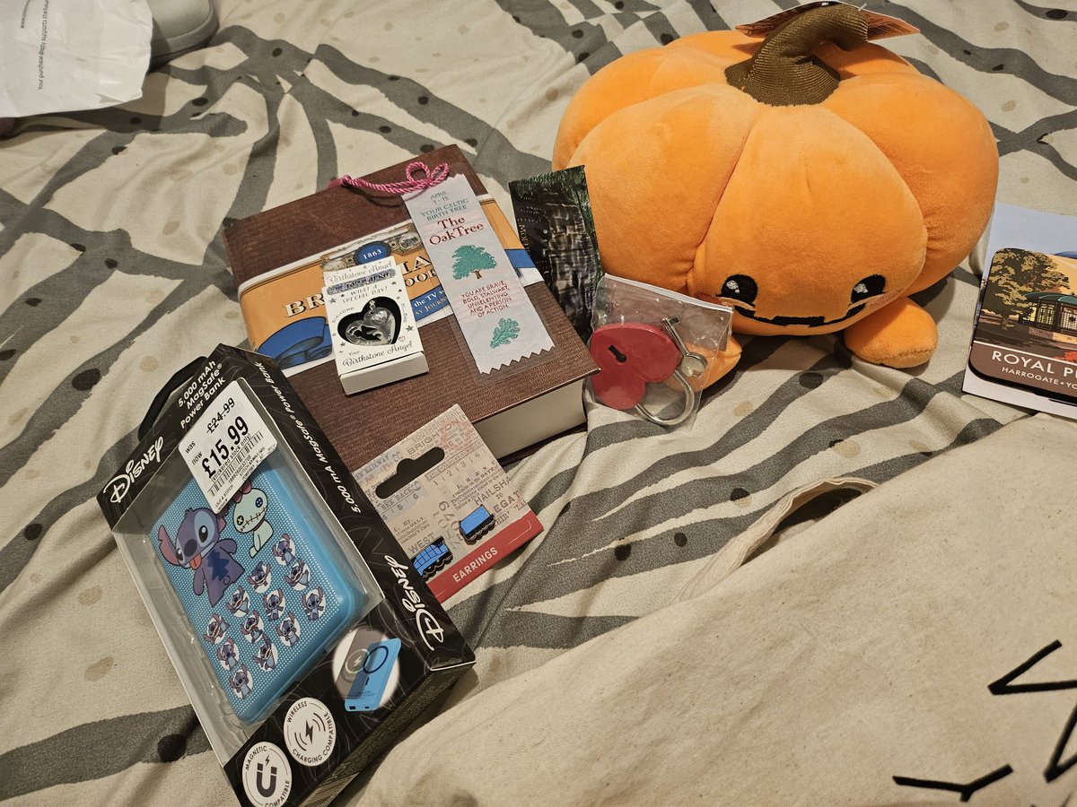 Boyfriend went away for a few days and got me lots of presents 🎁