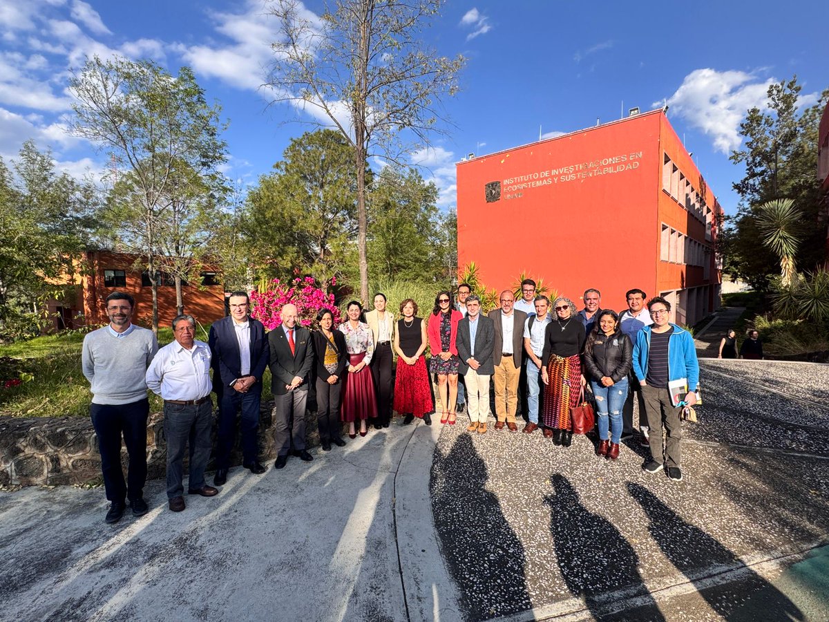 Secihti_Mx's tweet photo. La secr. #Secihti @rosauraRuiz4 se reunió con rectoras, rectores, directoras y directores de instituciones de educación superior, centros públicos de investigación y laboratorios nacionales de Michoacán y propuso el modelo #RedEcosNacional para impulsar trabajos colaborativos 1/4 https://t.co/SWbnK3FQvO
