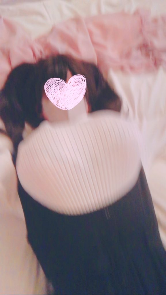 henyutaimi's tweet photo. 残念ながらハロ��ィンに痴漢されることはありませんでした...
いつかイベントごとで浮ついた雰囲気に流されてこうやって押し倒されてみたいなぁ
#ご主人様　#ドM女　#オナペ　#裏アカ女子 https://t.co/C3yN9LaEFD