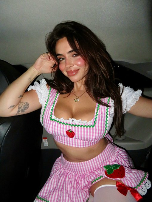 1 pic. Halloween https://t.co/OVkOudf2PQ