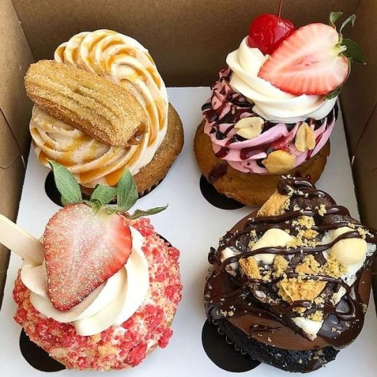 Sweet Tooth 🛜🧁🍰🍹🍒🍿 tweet media