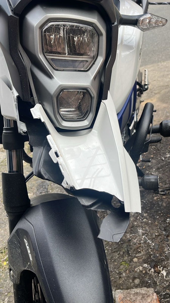 Compré esta moto hace 6 meses la cual está en el mercado Colombiano hace 1 año. Hoy tuve un accidente y se dañaron varias partes. Pero <a href="/suzuki_colombia/">Suzuki Colombia</a> no tiene ningún repuesto. Cero respaldo !  Vender motos sin repuestos es engañar al cliente. <a href="/sicsuper/">Superintendencia de Industria y Comercio 🇨🇴</a>
