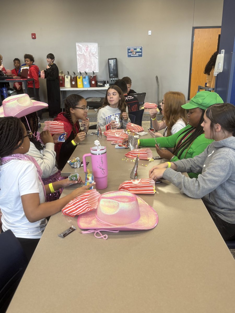 MapleCrestSTEM's tweet image. We’re so proud to celebrate our students’ academic excellence! THANK YOU to AMC Theatres for donating popcorn for our Honor Roll Social, hosted by the PTA, to recognize all students who earned Honor Roll this grading period. Congrats to everyone who achieved this honor! ❤️💙