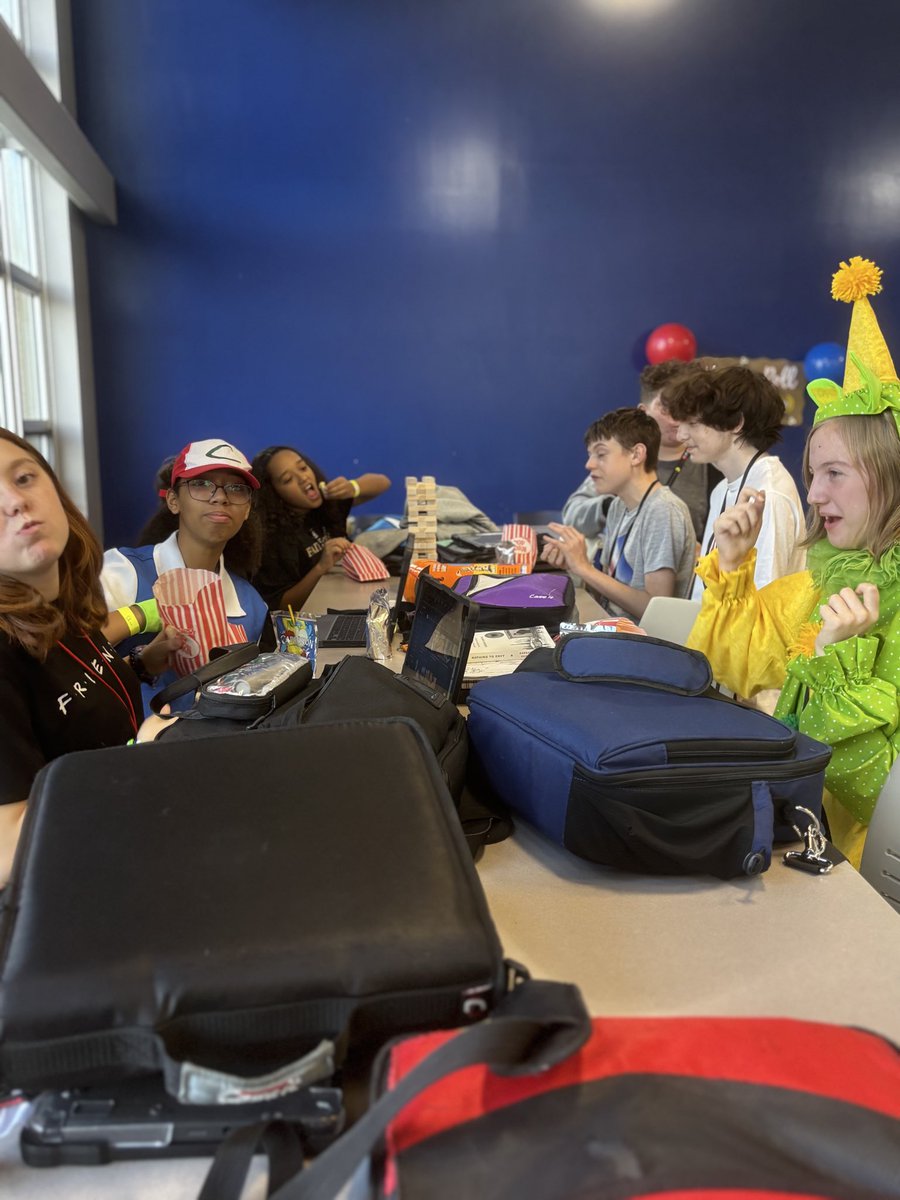 MapleCrestSTEM's tweet image. We’re so proud to celebrate our students’ academic excellence! THANK YOU to AMC Theatres for donating popcorn for our Honor Roll Social, hosted by the PTA, to recognize all students who earned Honor Roll this grading period. Congrats to everyone who achieved this honor! ❤️💙