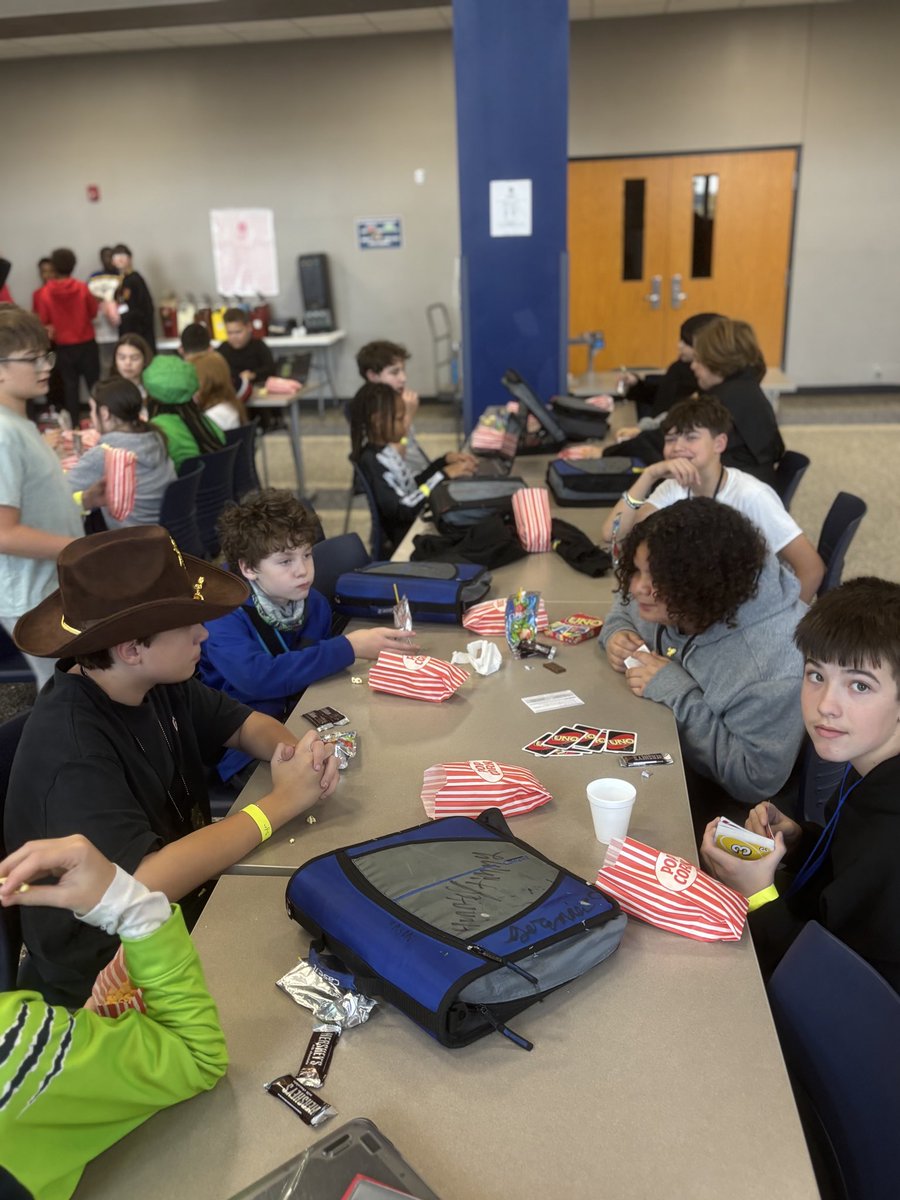 MapleCrestSTEM's tweet image. We’re so proud to celebrate our students’ academic excellence! THANK YOU to AMC Theatres for donating popcorn for our Honor Roll Social, hosted by the PTA, to recognize all students who earned Honor Roll this grading period. Congrats to everyone who achieved this honor! ❤️💙