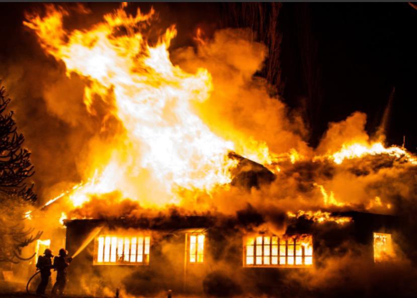laNationPost's tweet photo. L’Université Soleil d’Haïti (USH), fondée par l’ancien sénateur Jean Renel Sénatus, a été incendiée ce samedi 1er novembre 2026 par des individus non identifiés.
Située à la rue O, à Turgeau, l’institution qui accueillait plusieurs centaines d’étudiants est désormais sans abri. #Haïti #Éducation #JeanRenelSenatus