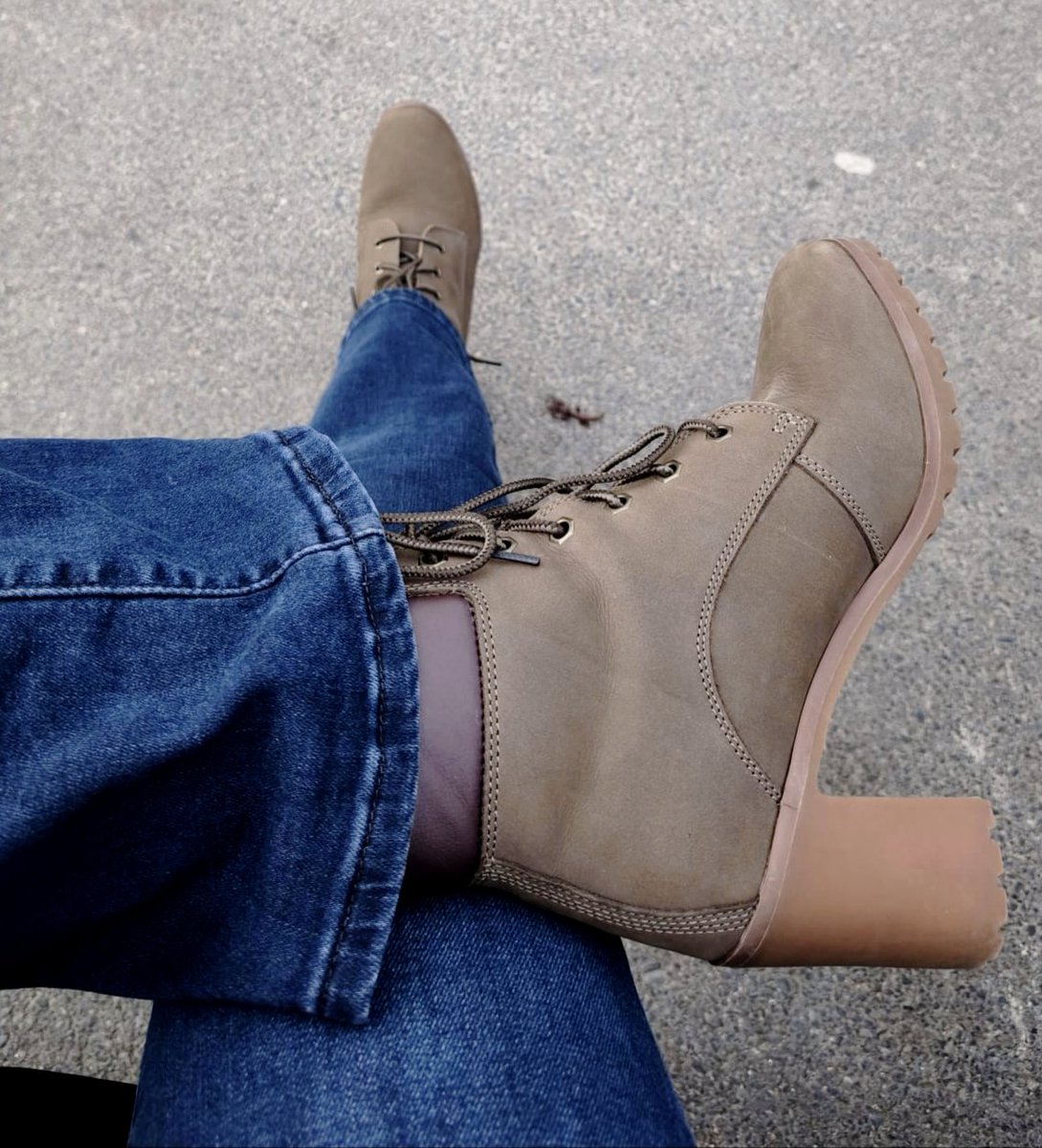 Auf wen oder was ich wohl gewartet habe...👸🏻😏👠🧎🏻🧎🏻‍♀️

#mistressheels #bootfetish #stiefelfetisch #cashandgo #higheels #pumps #geldsklave #moneyslave #underboots #shoeslave #femdom #paypig #lickmyboots