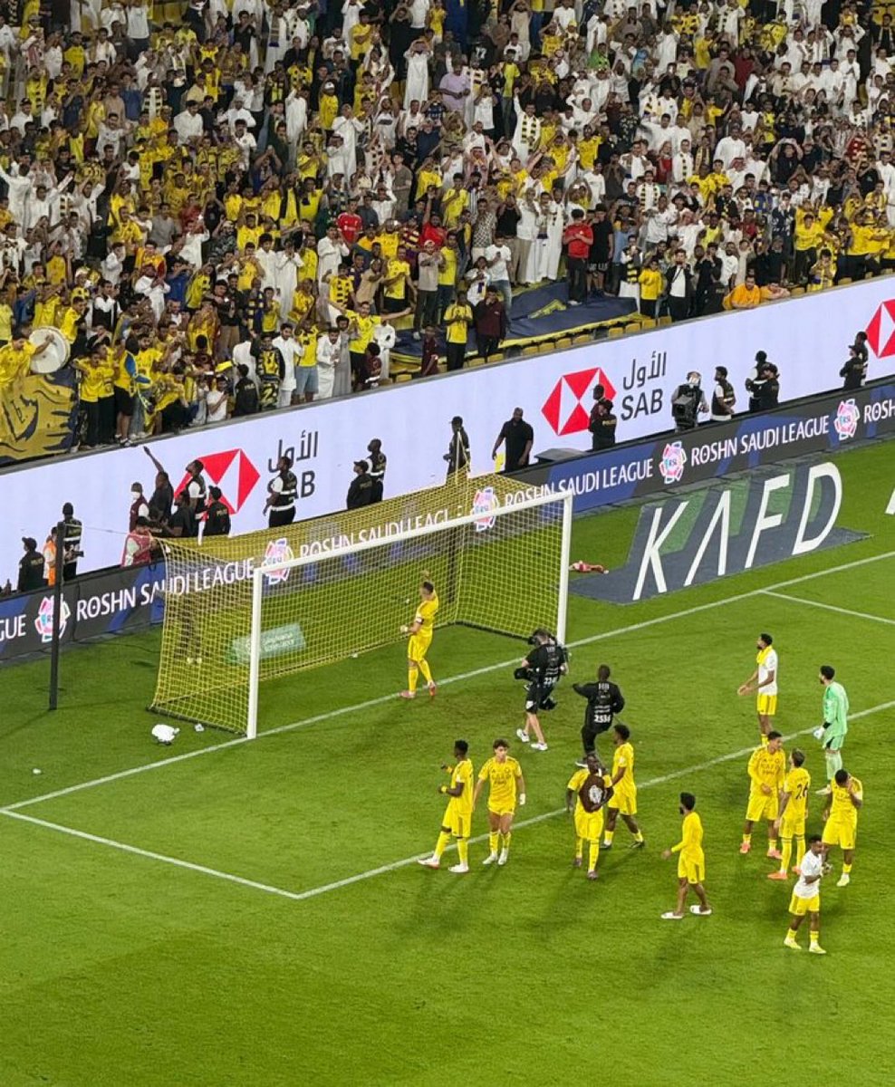 مباراة اليوم كانت مهمة والمفروض اننا اخذنا منها دروس، اول درس للادارة، الحكم السعودي هزيل كانت بتضيع علينا نقاط المباراة هدف صحيح ألغاه و بلنتي ما حسبه لنا وحتى البلنتي "الصحيح" اللي حسبه لنا كان ما بيرجع يشوفه بالفار، والدرس الثاني للاعبين، الاستهانة بالخصم = تعثر وخسارة الدوري