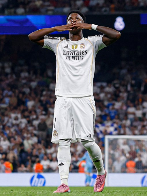 Pese a fallar el penalti, ha vuelto a dar otra exhibición de fútbol.

Exhibición en la velocidad, en el regate, en el cambio de ritmo, en el pase. Es el mejor futbolista del mundo.

Es simplemente Vinícius Junior.