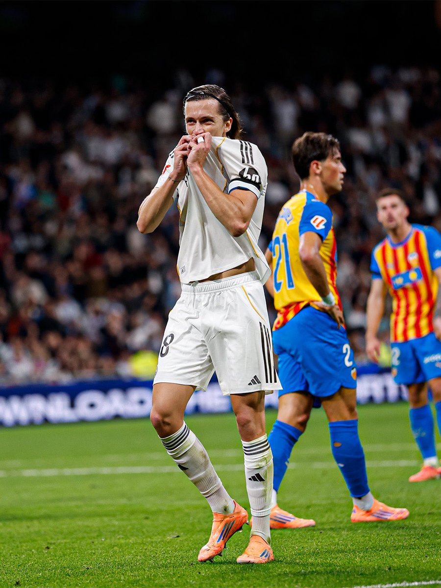 avvcr7's tweet photo. 🤍 Carreras VS Valencia 🤍
#AC18 https://t.co/V2uUNfqe0c