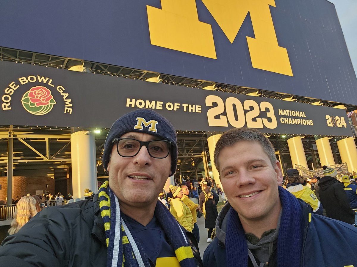 RogerUSD's tweet photo. Go Blue 💪 🏈 #bighouselive https://t.co/5o556Q9R5C