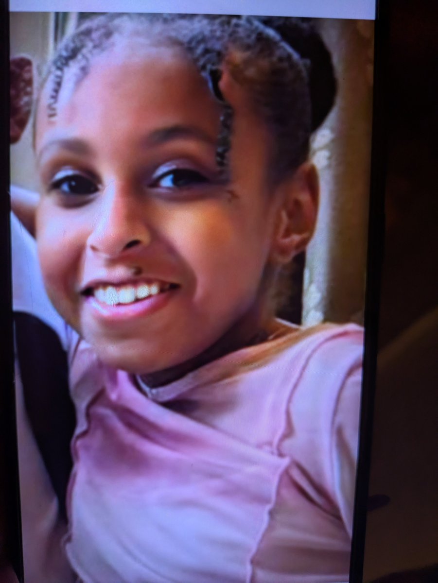 #MISSING Have you seen Naomi, 14 Last seen in #Lewisham on Friday 31st October. Describe as Curly Brown Hair in Bun, 4ft, small build, mole on lip, wearing Grey Harvard Jumper, White Jeans, White/Cream Trainers &amp; umbrella. Anybody who sees him should call 999, quoting CAD6776/31.