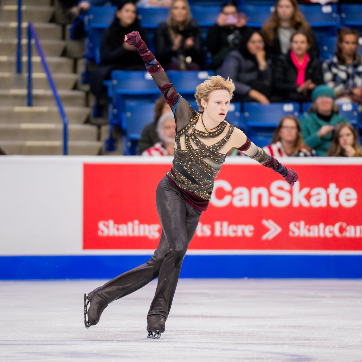 The men lit up the ice at #SCI25! 🌟

Men’s short program results / Résultats du programme court masculin ⤵️

1⃣- Ilia Malinin 🇺🇸
2⃣- Kazuki Tomono 🇯🇵
3⃣- Aleksandr Selevko 🇪🇪