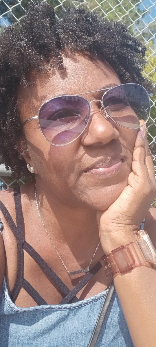 IAmEbonyHall's tweet photo. SUN KISSED in LA🌞… It’s NEW-VEMBER

#BornAndRaisedInLA #ByWayOfCompton 
#ComfortableInMyBrownSkin #Blessed #PoodasMom #SugarsMom #EnjoyingLife #NoNegativity https://t.co/xWRuvDQSUv