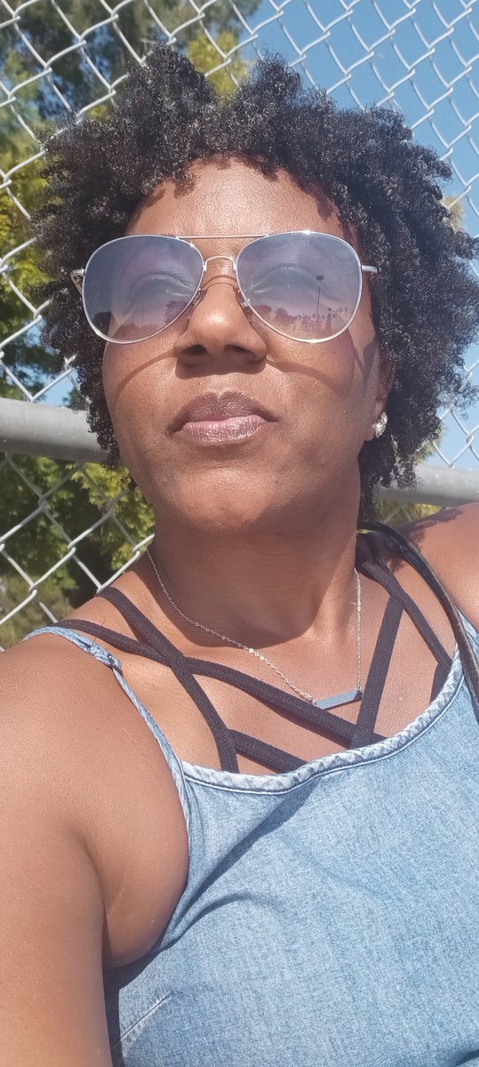 IAmEbonyHall's tweet photo. SUN KISSED in LA🌞… It’s NEW-VEMBER

#BornAndRaisedInLA #ByWayOfCompton 
#ComfortableInMyBrownSkin #Blessed #PoodasMom #SugarsMom #EnjoyingLife #NoNegativity https://t.co/xWRuvDQSUv