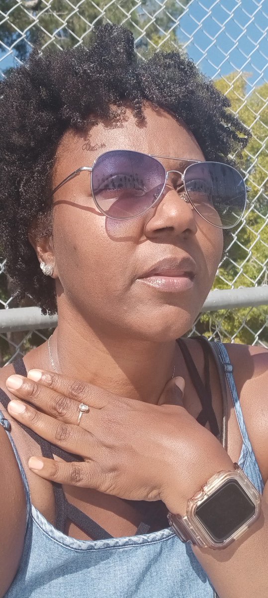 IAmEbonyHall's tweet photo. SUN KISSED in LA🌞… It’s NEW-VEMBER

#BornAndRaisedInLA #ByWayOfCompton 
#ComfortableInMyBrownSkin #Blessed #PoodasMom #SugarsMom #EnjoyingLife #NoNegativity https://t.co/xWRuvDQSUv
