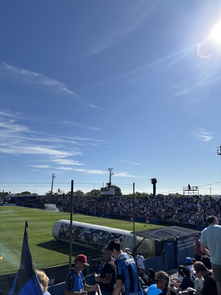 MarianoPG11's tweet image. Que raro y que difícil soltar tu lugar común con mucha gente, tu lugar de encuentro con amigos, tu segunda casa. 

Ese lugar donde sentís esa conexión tan especial con los que ya no están 

Sé que no va a ser la última vez que nos vamos a encontrar acá. Que lindo ser de Liverpool