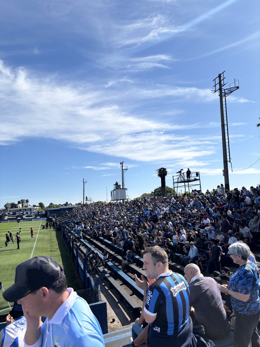 MarianoPG11's tweet image. Que raro y que difícil soltar tu lugar común con mucha gente, tu lugar de encuentro con amigos, tu segunda casa. 

Ese lugar donde sentís esa conexión tan especial con los que ya no están 

Sé que no va a ser la última vez que nos vamos a encontrar acá. Que lindo ser de Liverpool