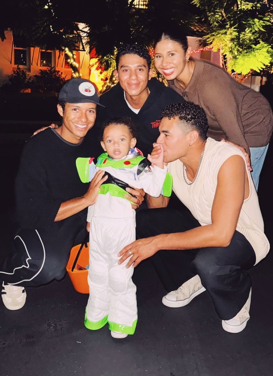 JaafarJFanClub's tweet photo. Halloween 2025 🎃 | 📸: @GenJaxn
#JaafarJackson #JermajestyJackson #JolaJacksonHuguely #GenHuguely #RandyJacksonJr #LA #BuzzLightYear https://t.co/6NnCiStJNm
