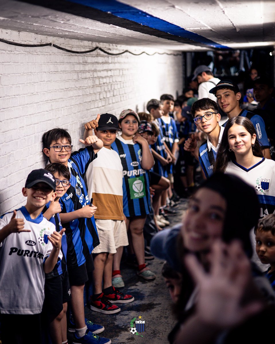 LiverpoolFC1915's tweet image. 💙 ¡Gracias por esta tarde en casa negriazules! 

👏 Una vez más demostraron que 𝒏𝒖𝒏𝒄𝒂 𝒍𝒐 𝒗𝒂𝒏 𝒂 𝒆𝒏𝒕𝒆𝒏𝒅𝒆𝒓.