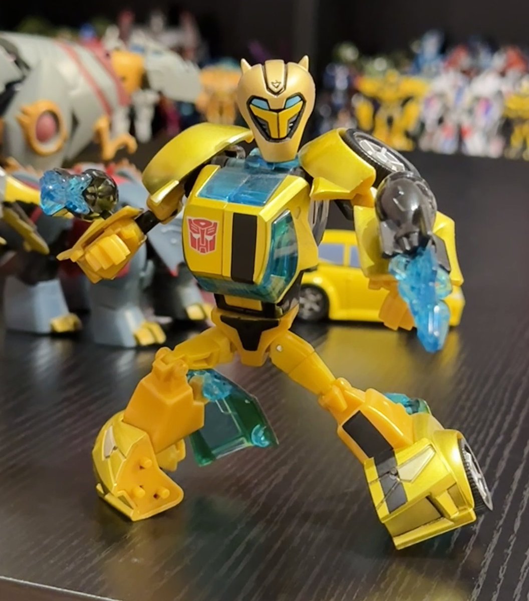 The faceplate for TFA Bee- still peak Bumblebee look!