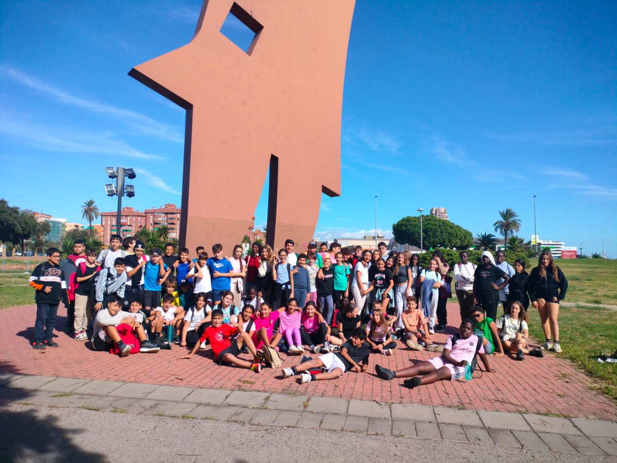 inslaialarquera's tweet image. Divendres 24 d&apos;octubre l&apos;alumnat de primer d&apos;ESO va fer la primera sortida de tutoria a la platja de Mataró. Allà es van fer activitats esportives grupals per tal d&apos;enfortir els vincles i la cohesió de grup.
#sortides #1rESO #tutoria #cohesió