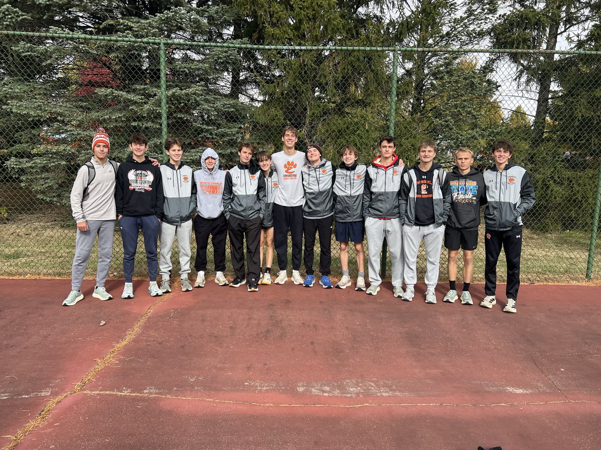 Edwardsville618's tweet image. 🏃‍♂️🏃‍♀️ Survive and Advance!
Both our Boys and Girls Cross Country Teams are heading to the IHSA State Meet after quality performances at today’s Sectional! 🌟

Congratulations to all the runners and coaches — your hard work has paid off! 🙌
Next stop: Peoria 💪🐾🧡
