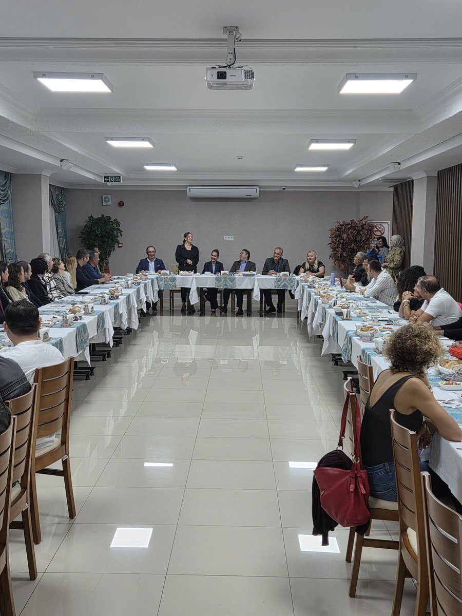 İlçe Milli Eğitim Müdürlüğü tarafından, uzun yıllar eğitim camiasına emek veren öğretmenler onuruna düzenlenen törene Kaymakamımız Sayın Nurullah Kaya ve eşi Sümeyra Kaya Hanımefendi de katılarak emekli  öğretmenlere sağlıklı, huzurlu ve mutlu bir yaşam temennisinde bulundular.