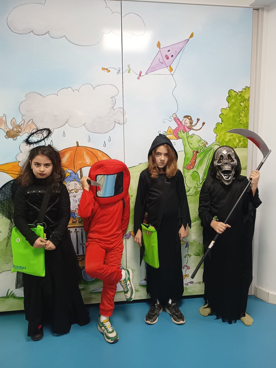 🕸️ Spooky fun meets English learning! 🕷️
¡Así vivimos Halloween en Mortimer English Club Cáceres!
Risas, juegos, canciones… y un toque terroríficamente divertido mientras aprendemos inglés. 🧙‍♀️🧛‍♂️
Nuestros pequeños monstruitos, brujitas y superhéroes llenaron las aulas de energía.