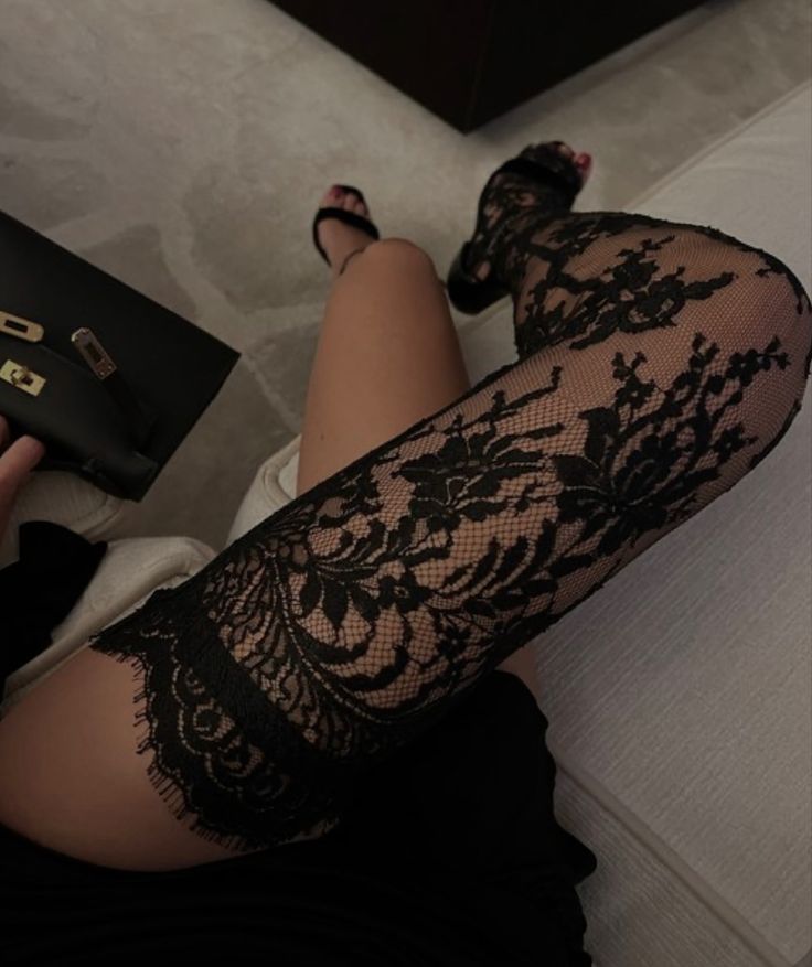 lace tights >>