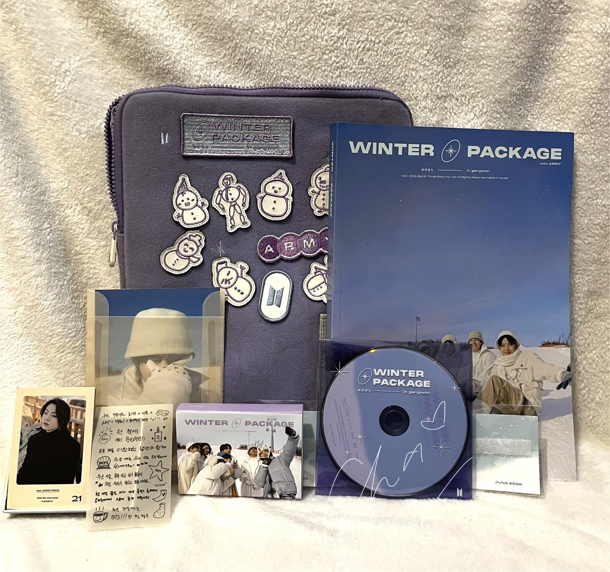 chachingscorner's tweet photo. WTS LFB PH
QUITTING SALE: BTS 2021 Winter Package (CD, photobook, bag, snowman wappen set, mini photo box, V photo) - ₱400

rfs: decluttering merch pls help 🙏 https://t.co/Sutl7estpY