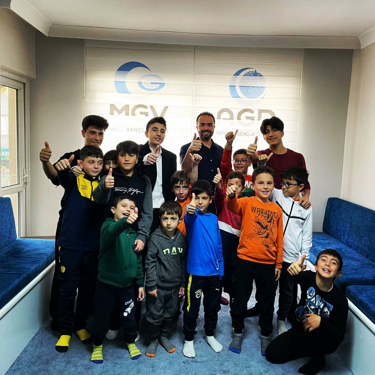 ankortaokullar's tweet photo. 📍Gölbaşı AGD
Bu hafta da Kâşif gruplarımızla Gölbaşı’ndaydık! 🌿
Osman Günsüz ile Kudüs ve Filistin konulu dersimiz,
ezgi ve ilahi dinletileri, film saati ve bolca tebessümle dolu geçti 🤝📸✨

#KâşifGrupları #GölbaşıAGD #AGD #AnadoluGençlik #OsmanGünsüz #Kudüs #Filistin https://t.co/ZWwsA5QXy6