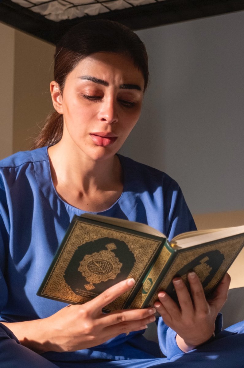 مريم في السجن كانت ساكنة، بس وجعها يصيح من جوّا 💔
كل لحظة تمر كانت تثبت إنها مو مجرمة، هي بس أم انهارت فيها الدنيا
( نؤمن أنها تستحق ) ✨ #العنود_سعود_JoyAwards #العنود_سعود  <a href="/mbc1/">MBC1</a>  <a href="/ShahidVOD/">SHAHID</a>  <a href="/JoyAwards/">Joy Awards</a>