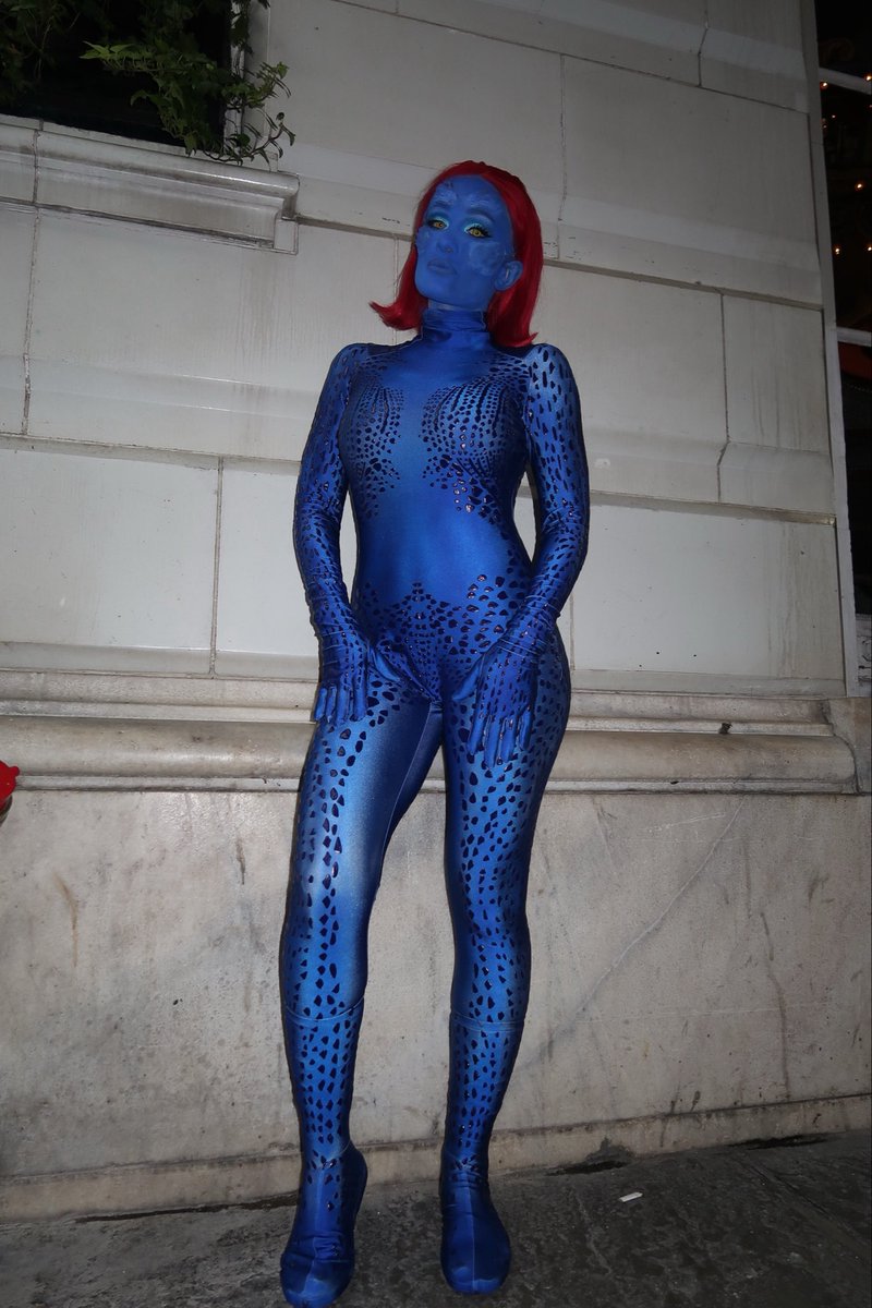 Lady_Scarlett13's tweet photo. Still getting blue paint out of my ears but totally worth it… 🎃 https://t.co/88H0INMZkh