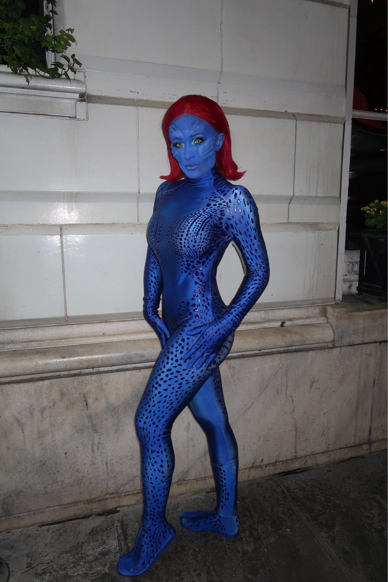 Lady_Scarlett13's tweet photo. Still getting blue paint out of my ears but totally worth it… 🎃 https://t.co/88H0INMZkh
