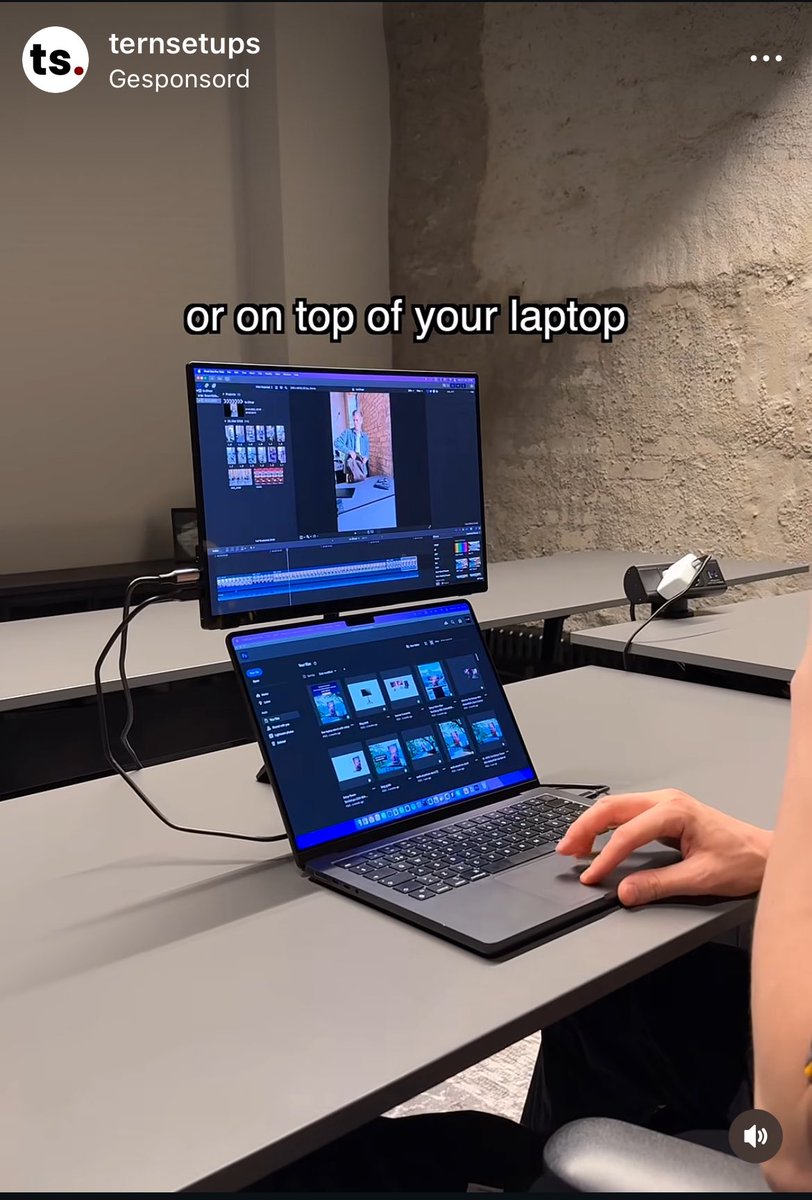 webdevamin's tweet image. Anyone using this kind of setup (stacked on top of each other, making sure to align your eyes toward the top corner of the external monitor for ergonomic reasons)? For coding, is it better than big monitors next to each other?