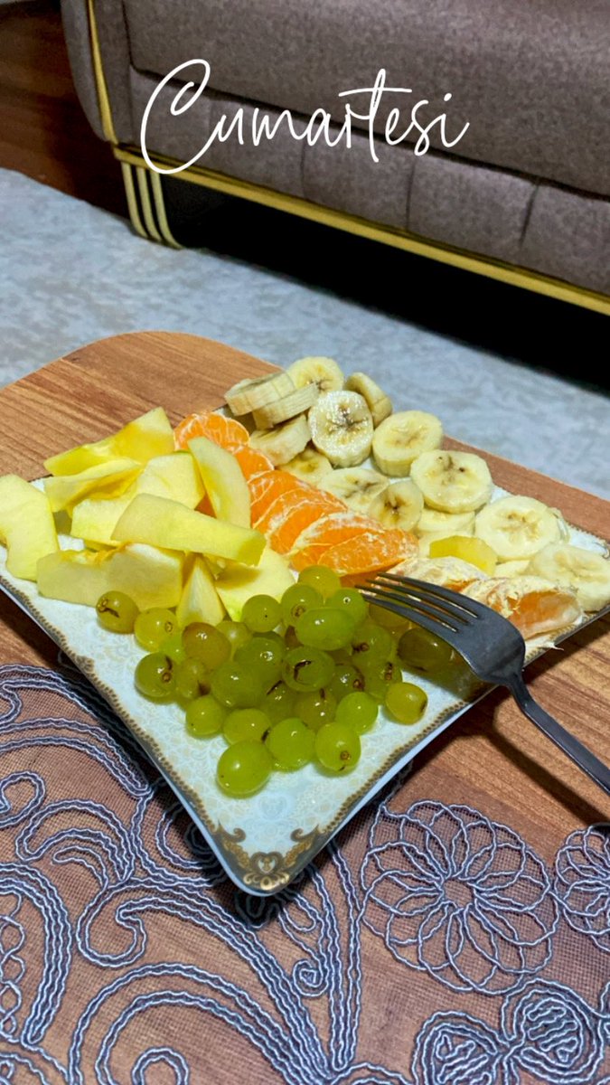 Siz öğrencilerin sınav kâğıtlarını okurken size meyve tabağı hazırlayıp getiren eşiniz olsun 🌸❤️🐣