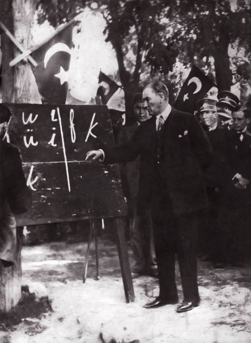 Ülkemiz tarihinde bu gün çok önemli Devrimci atılımlar yapıldı.

1 Kasım 1922 
Saltanat kaldırılarak yönetim bir aileden alınıp Türk 
Ulusuna verildi. 

1 Kasım 1928 
Harf devrimi ile Türk alfabesine geçildi. 

#SaltanatınKaldırılması #HarfDevrimi