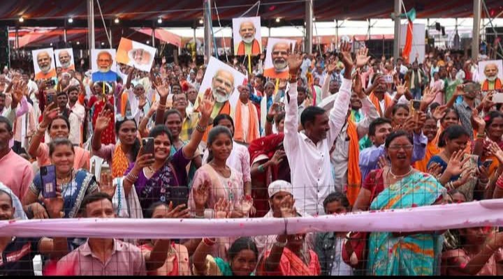 tejnath_patel's tweet image. आज छत्तीसगढ़ रजत महोत्सव के शुभ अवसर पर हमारे देश के जन नायक, लोक प्रिय प्रधान मंत्री श्री नरेन्द्र मोदी जी कार्यक्रम में शामिल हुए साथ ही छत्तीसगढ़ प्रदेश के विकास के लिए 14,300 करोड़ के विकास कार्य की स्वीकृति के लिए पूरा छत्तीसगढ़ की ओर से बहुत बहुत धन्यवाद 🙏