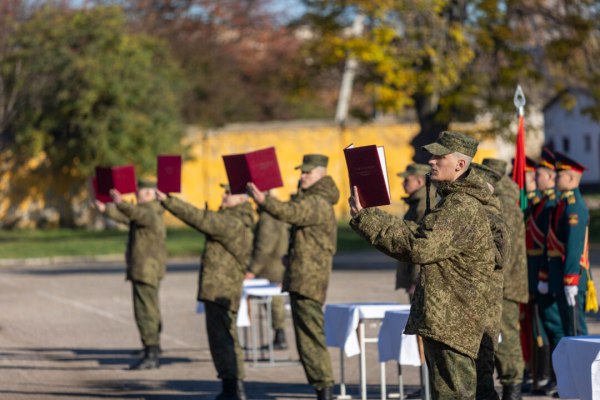 SurseMD's tweet photo. Молодое пополнение Вооружённых сил приняло военную присягу

🔗 https://t.co/tXpQVWQoye https://t.co/so9ZelUGkP