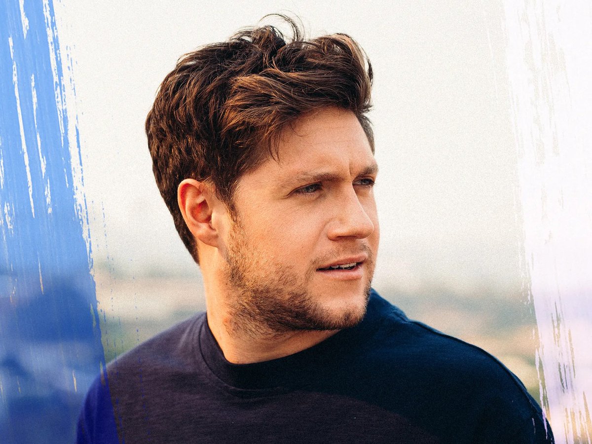 Ok at no point before this quiz did I notice that our boy Niall also had his ears pierced. 🙄