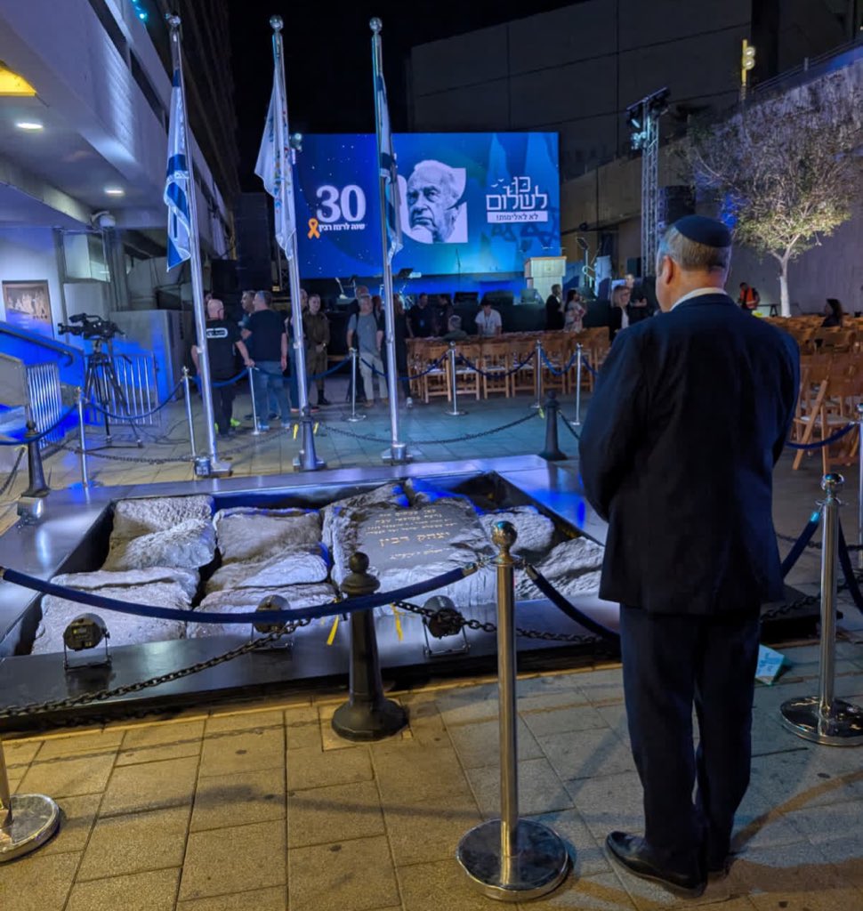 לא נשכח. לא נסלח. 
אבל הכי חשוב - לא נתייאש.
חוזרים לדרך רבין.