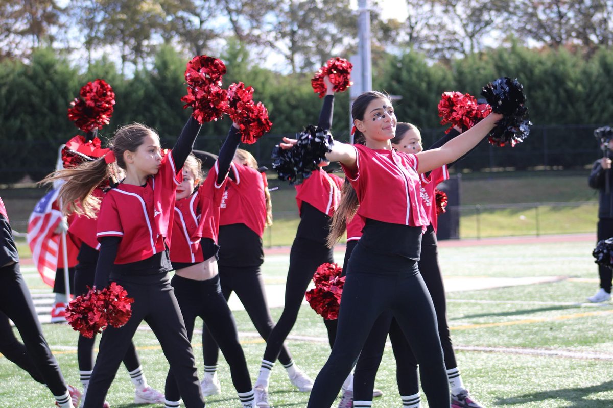 📸 GALLERY: So many showed up for this year's Sachem Day 5k, making it a true community event! 

Thank you to our organizers and school community leaders for partnering with the Sachem PTA Council to raise money for scholarships.

Pics here: facebook.com/share/p/1AyHvH…