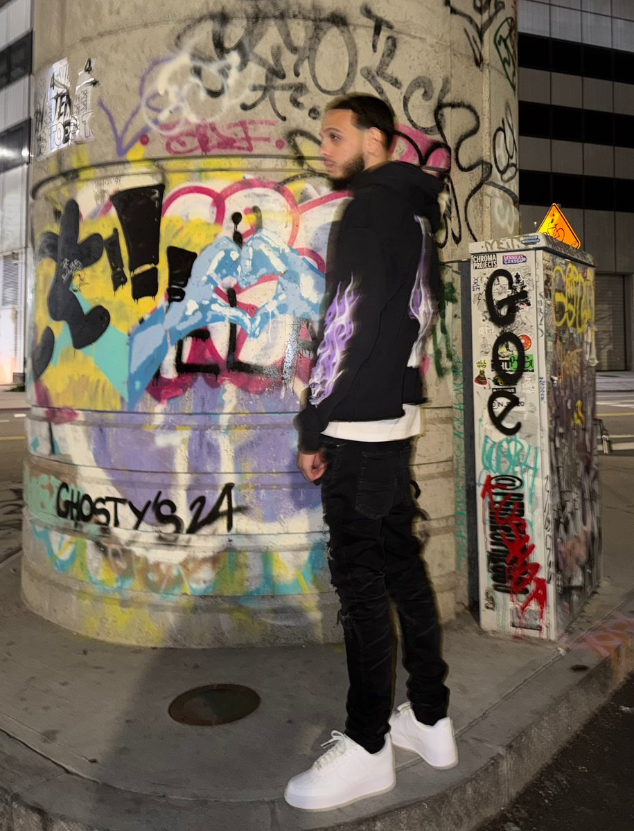 CallMeJohan59's tweet photo. Niggas always tryna give advice but I ain’t taking it, took a chance I had to roll the dice I know I’m making it 🎲🌟 https://t.co/JU1Y3PFGNw