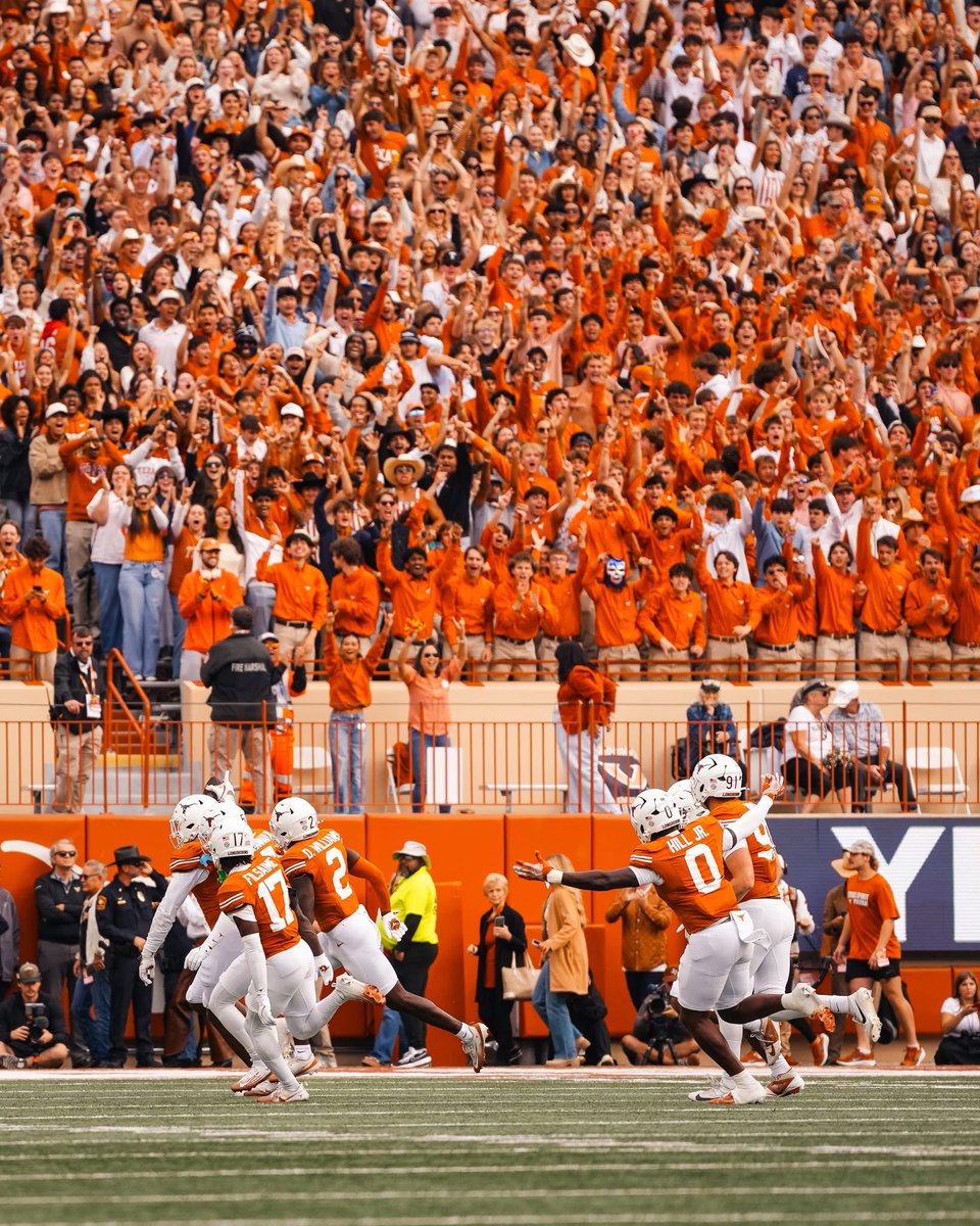TD Longhorns! 
3er cuarto. 
Texas 31
Vanderbilt 10. #HookEm 
<a href="/mundodelovoide/">Mundo del Ovoide</a>