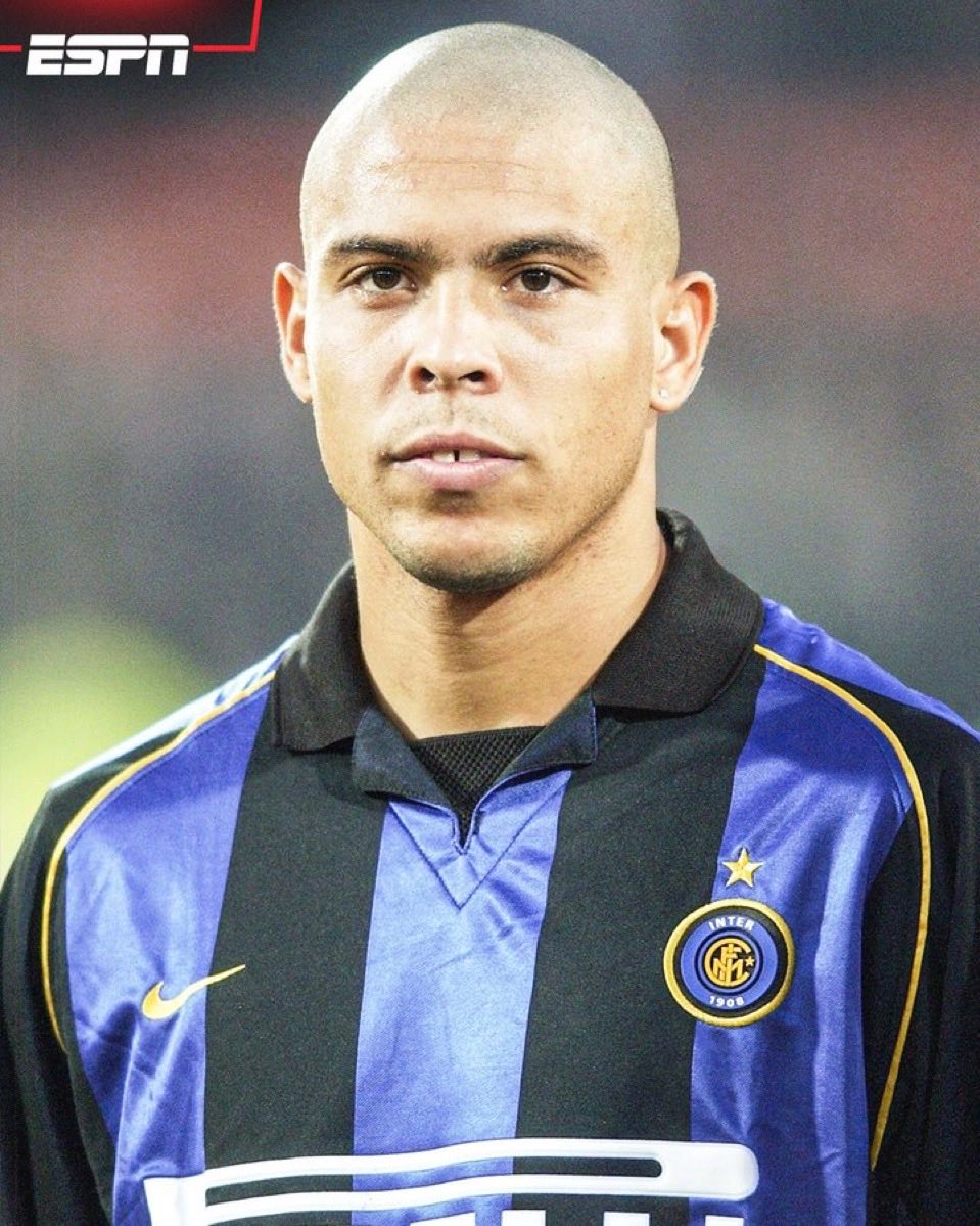 futbolmundialsp's tweet image. 💥 Ronaldo 💥

El mejor delantero centro de todos los tiempos. 

¿ Cuánto valdría hoy ? Ponle precio 👇

#UCL #ChampionsLeague #PREMIER