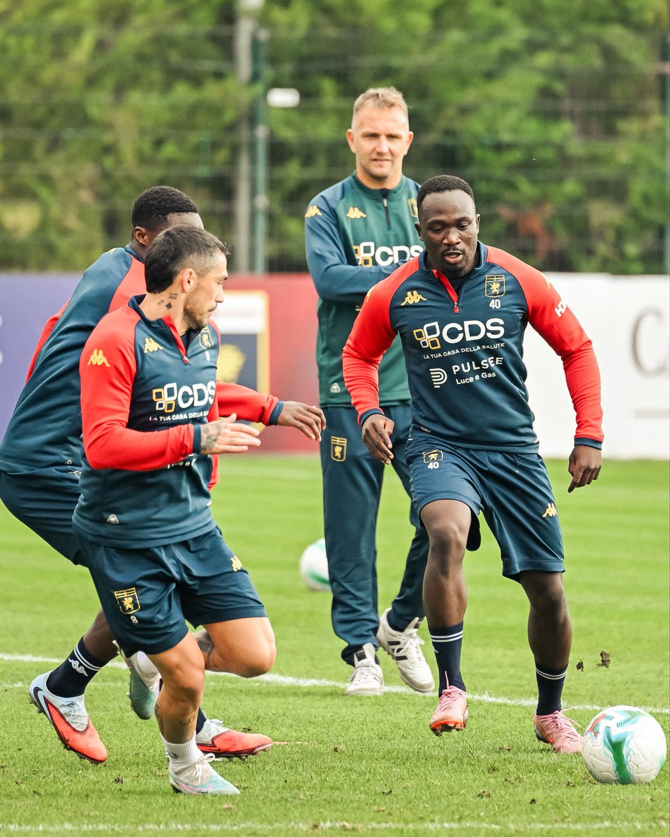 #Criscito dirige il suo primo allenamento del #Genoa . Sguardo sereno, non preoccupato. È solo un interim ma quanto sarebbe bello...
Tutto torna.